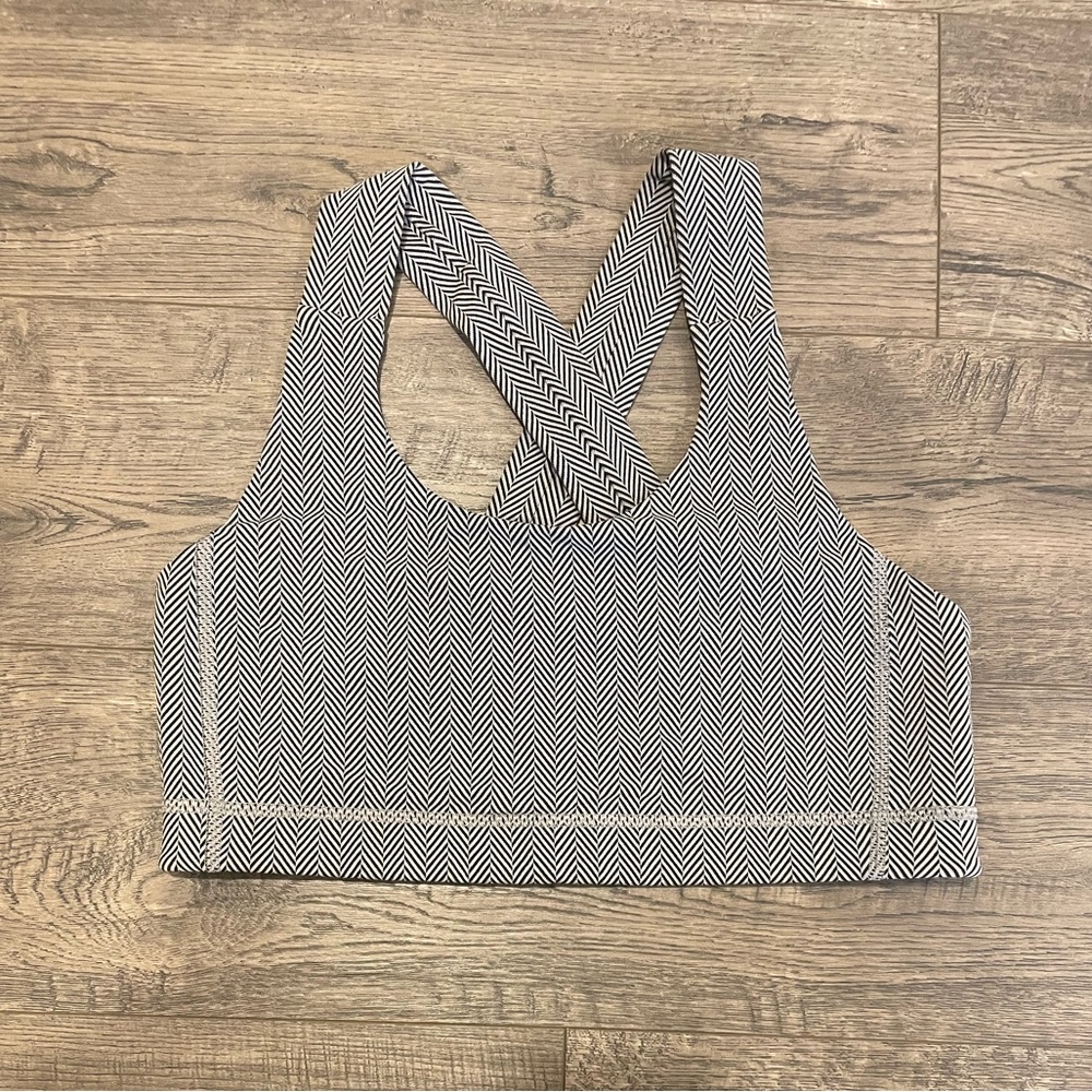Lululemon Black and White Herringbone All Sport Bra Size 8